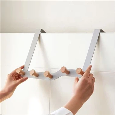 Nerezový vešiak na dvere