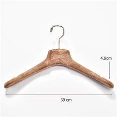 Hrubé plastové vešiaky